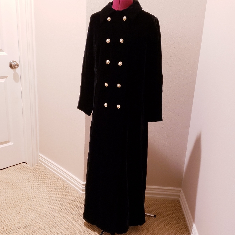 Gorgeous 60s vintage black velvet opera coat